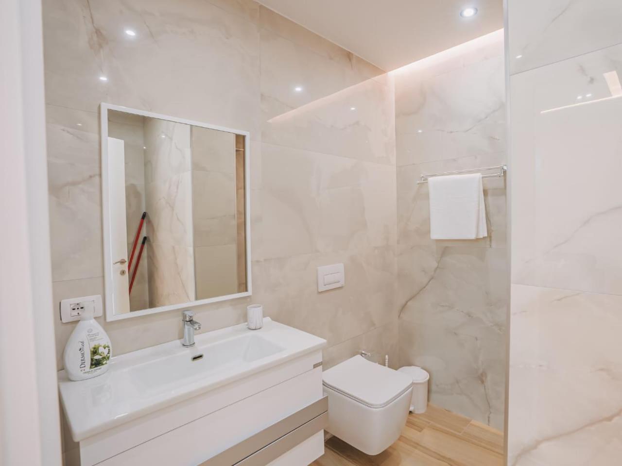 Jd Luxury Apartments فلورا المظهر الخارجي الصورة